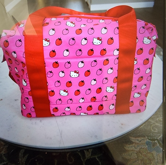 NWT Beautiful 3peice Travel Bag Hello Kitty 🍓! Will receive a free Hello Kitty - Picture 8 of 11